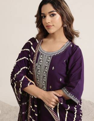 women floral embroidered regular sequinned kurta with trousers & with dupatta 6