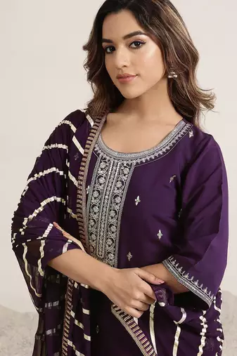 women floral embroidered regular sequinned kurta with trousers & with dupatta
