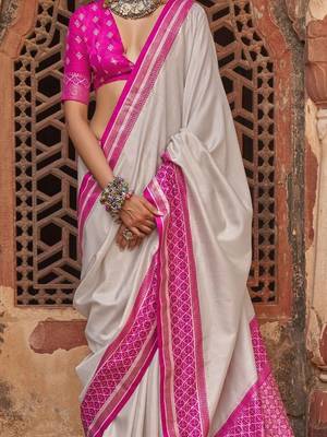 Off white zari silk blend designer patola saree 3