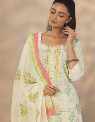 women ethnic motifs printed regular thread work kurta with trousers & with dupatta 2