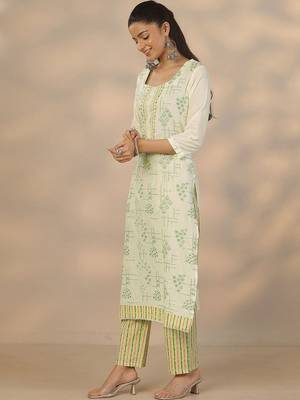women ethnic motifs printed regular thread work kurta with trousers & with dupatta 4