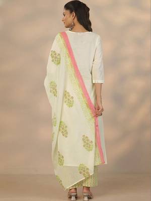 women ethnic motifs printed regular thread work kurta with trousers & with dupatta 6