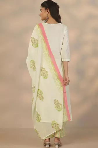 women ethnic motifs printed regular thread work kurta with trousers & with dupatta
