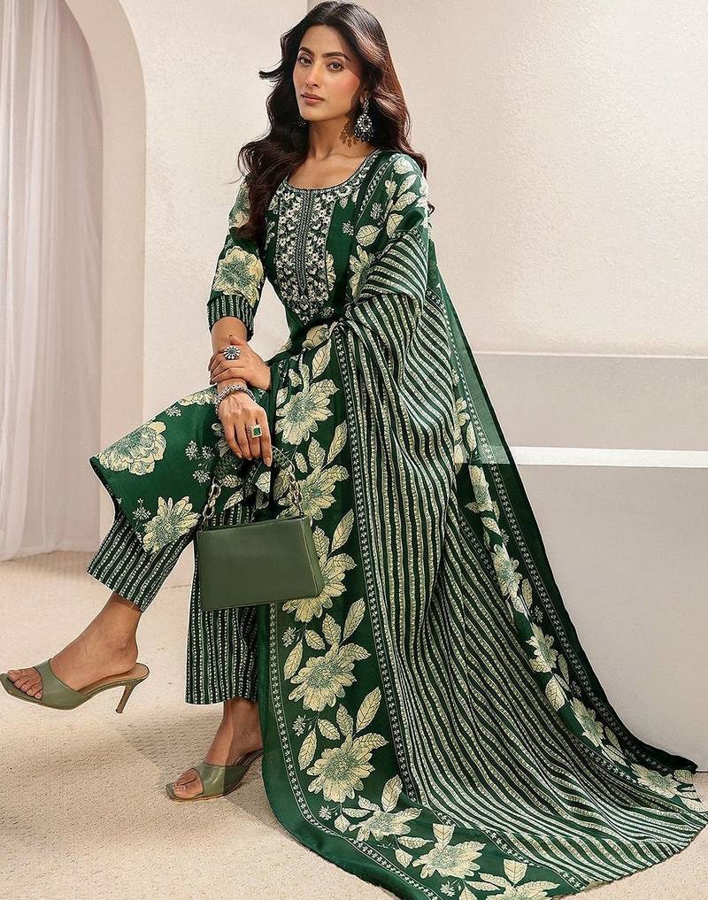 women floral printed regular thread work kurta with trousers & with dupatta