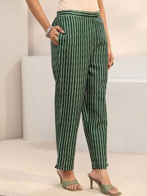 women floral printed regular thread work kurta with trousers & with dupatta 7
