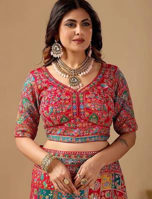 Red floral embroidered silk blend designer banarasi saree 5