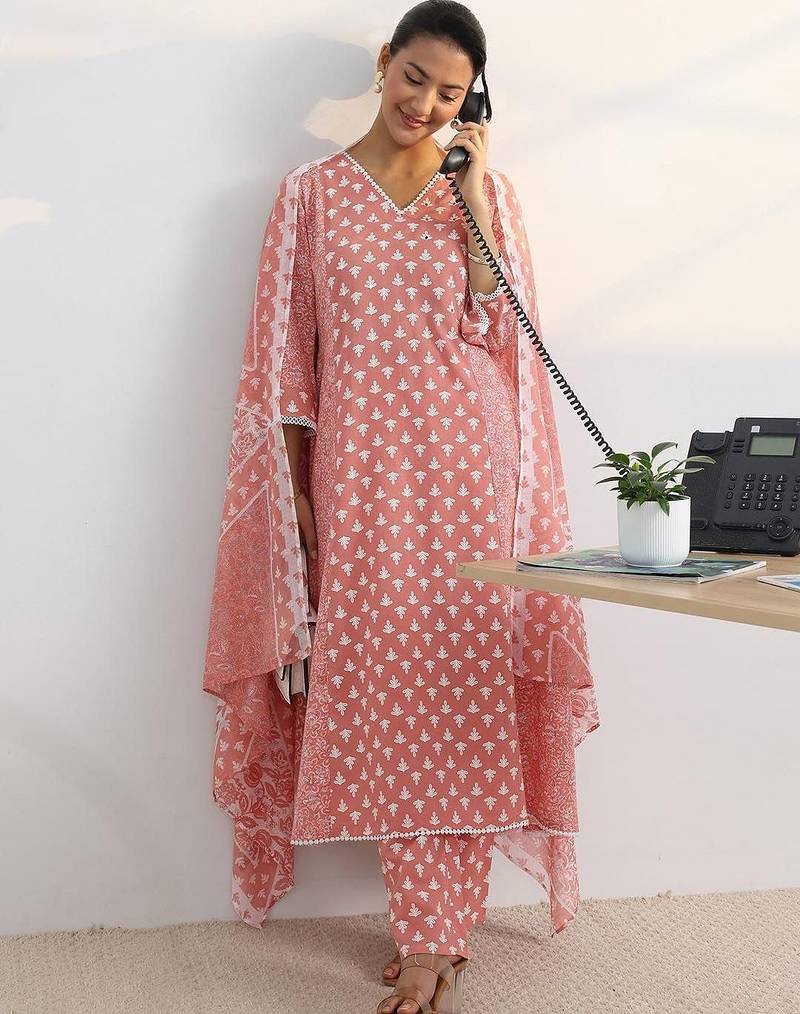 women ethnic motifs printed regular kurta with trousers & with dupatta
