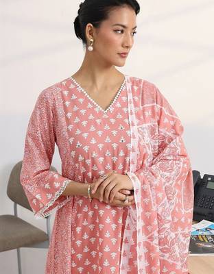 women ethnic motifs printed regular kurta with trousers & with dupatta 5