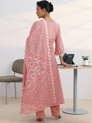 women ethnic motifs printed regular kurta with trousers & with dupatta 6
