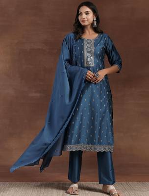 floral embroidered straight sequinned kurta with trousers & dupatta 2