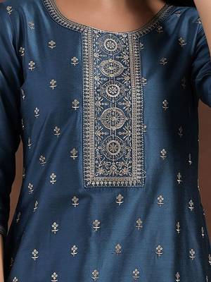 floral embroidered straight sequinned kurta with trousers & dupatta 3