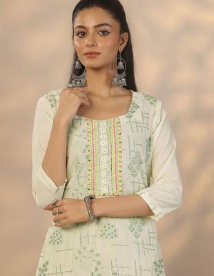 women ethnic motifs printed regular thread work kurta with trousers & with dupatta 2