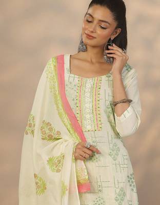 women ethnic motifs printed regular thread work kurta with trousers & with dupatta 4