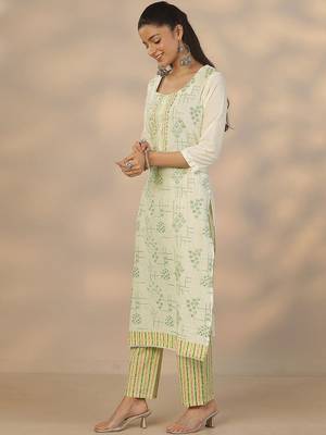 women ethnic motifs printed regular thread work kurta with trousers & with dupatta 5
