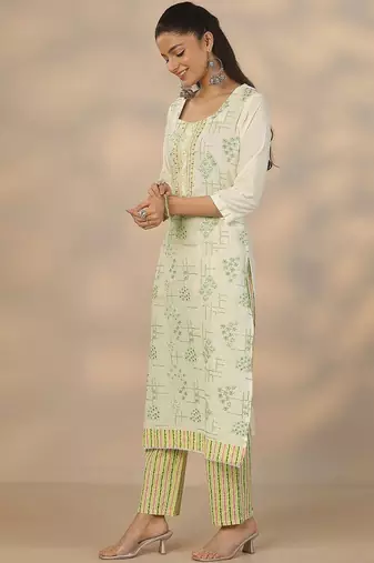 women ethnic motifs printed regular thread work kurta with trousers & with dupatta