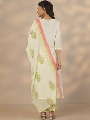 women ethnic motifs printed regular thread work kurta with trousers & with dupatta 6