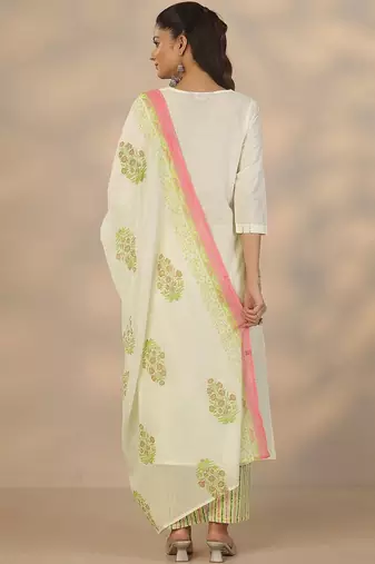 women ethnic motifs printed regular thread work kurta with trousers & with dupatta