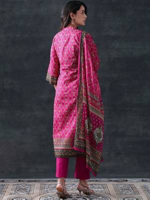 women ethnic motifs printed regular kurta with trousers & with dupatta 7