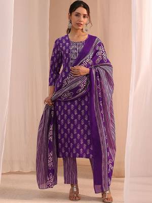 women ethnic motifs printed regular thread work kurta with trousers & with dupatta 1