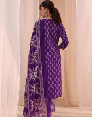 women ethnic motifs printed regular thread work kurta with trousers & with dupatta 4
