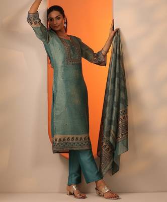 geometric embroidered sequinned straight kurta with trousers and dupatta 1