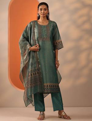 geometric embroidered sequinned straight kurta with trousers and dupatta 2