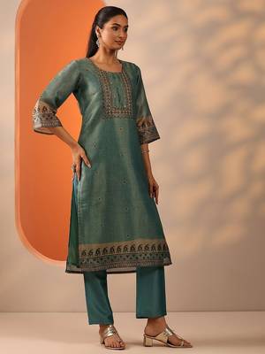 geometric embroidered sequinned straight kurta with trousers and dupatta 4