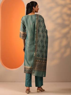 geometric embroidered sequinned straight kurta with trousers and dupatta 5