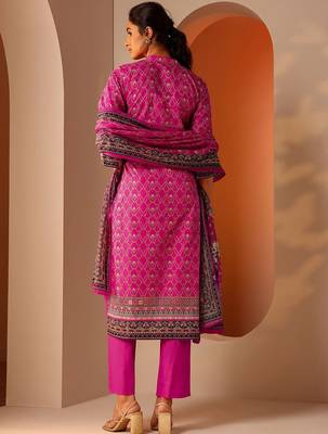 ethnic motifs printed mandarin collar straight kurta with trousers & dupatta 5