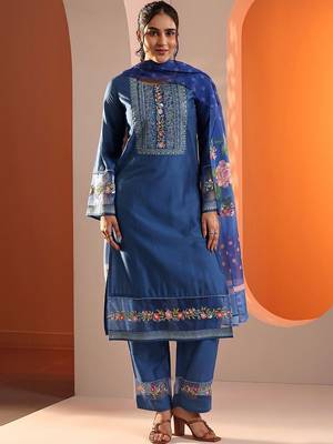 women floral embroidered regular thread work kurta with trousers & with dupatta 1