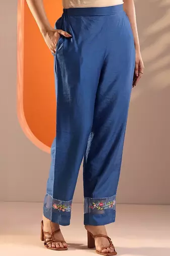 women floral embroidered regular thread work kurta with trousers & with dupatta