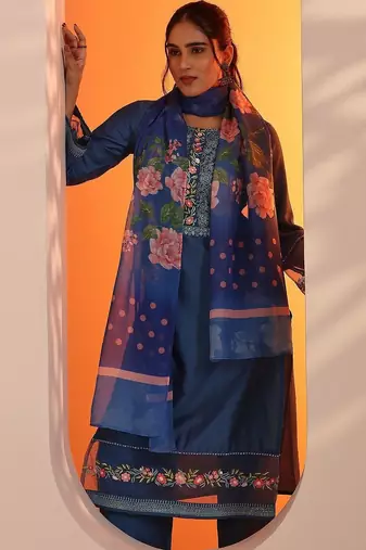 women floral embroidered regular thread work kurta with trousers & with dupatta