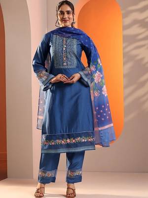 women floral embroidered regular thread work kurta with trousers & with dupatta 4