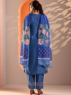 women floral embroidered regular thread work kurta with trousers & with dupatta 6