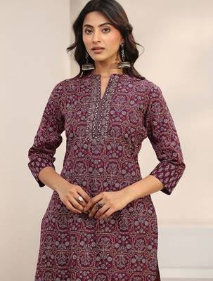 women ethnic motifs printed regular thread work kurta with trousers & with dupatta 5
