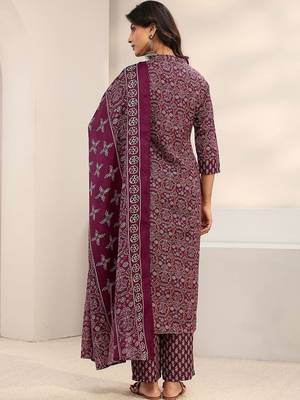women ethnic motifs printed regular thread work kurta with trousers & with dupatta 7