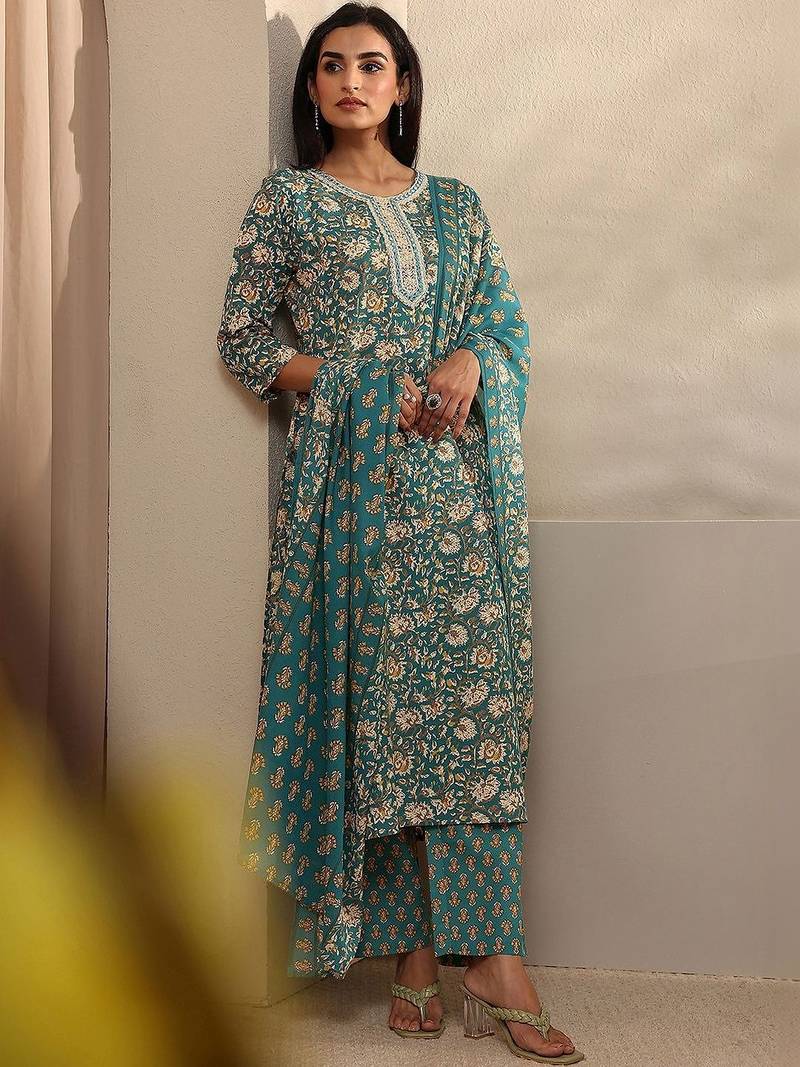 women floral printed regular thread work kurta with trousers & with dupatta