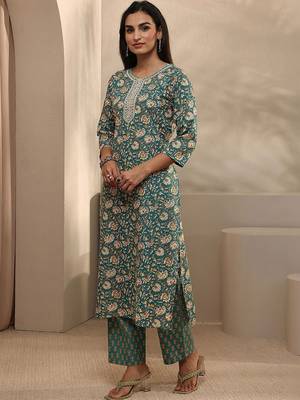 women floral printed regular thread work kurta with trousers & with dupatta 3