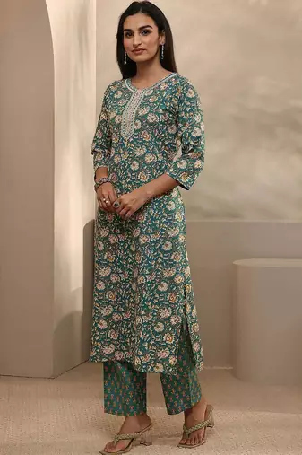 women floral printed regular thread work kurta with trousers & with dupatta