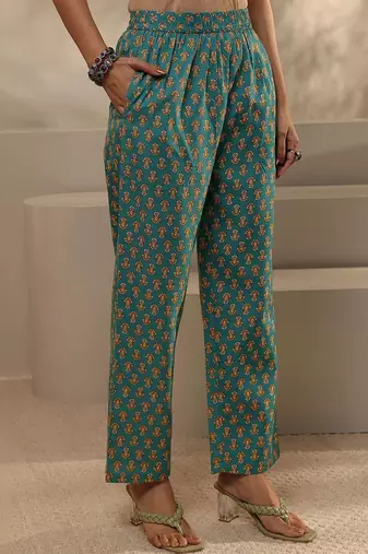 women floral printed regular thread work kurta with trousers & with dupatta