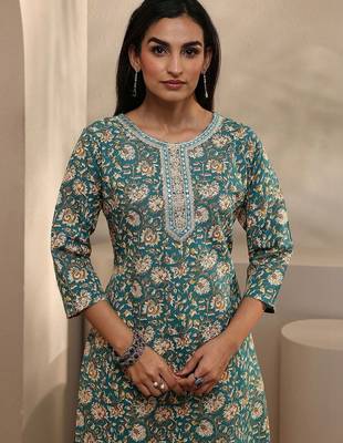 women floral printed regular thread work kurta with trousers & with dupatta 7