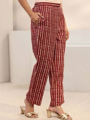 women ethnic motifs printed regular thread work kurta with trousers & with dupatta 2