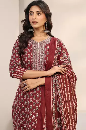 women ethnic motifs printed regular thread work kurta with trousers & with dupatta