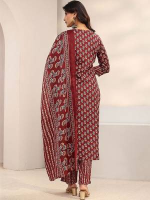 women ethnic motifs printed regular thread work kurta with trousers & with dupatta 5