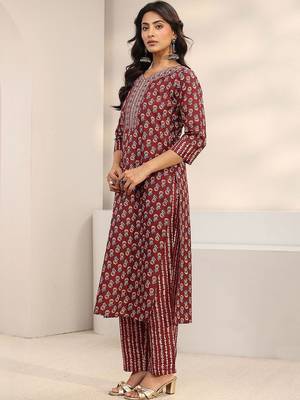 women ethnic motifs printed regular thread work kurta with trousers & with dupatta 7