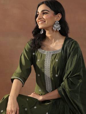 olive green floral embroidered sequinned straight kurta with trousers & dupatta 2