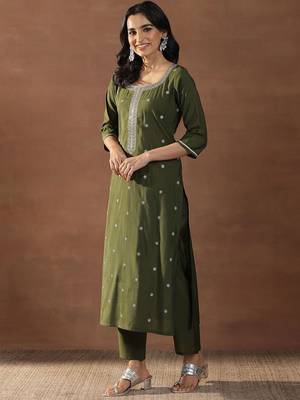 olive green floral embroidered sequinned straight kurta with trousers & dupatta 4