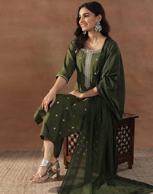 olive green floral embroidered sequinned straight kurta with trousers & dupatta 6