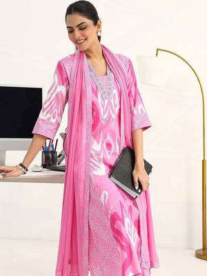 women ethnic motifs printed regular cotton blend kurta with trousers & with dupatta 5