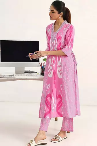 women ethnic motifs printed regular cotton blend kurta with trousers & with dupatta